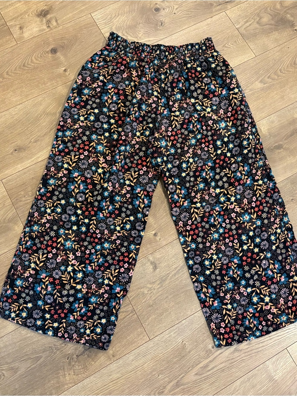 Joyspun Women’s Black Floral Wide-Leg Pants, Elastic Waist Pull On, Pockets M